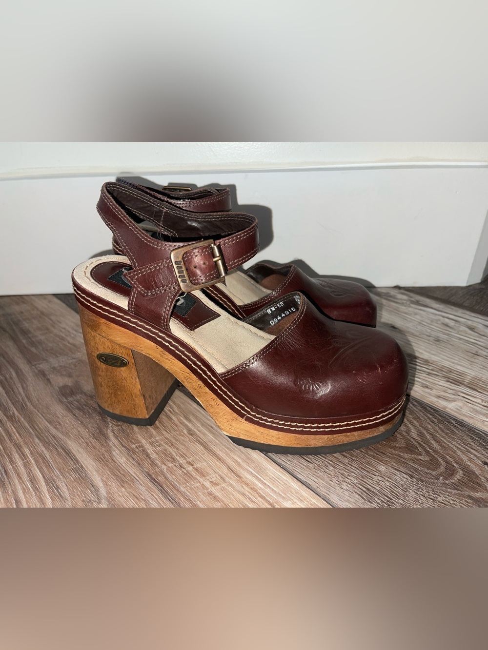 Bongo Clogs Women’s 8 Brown Leather Floral Embroidered Platform Wooden Mules 90s